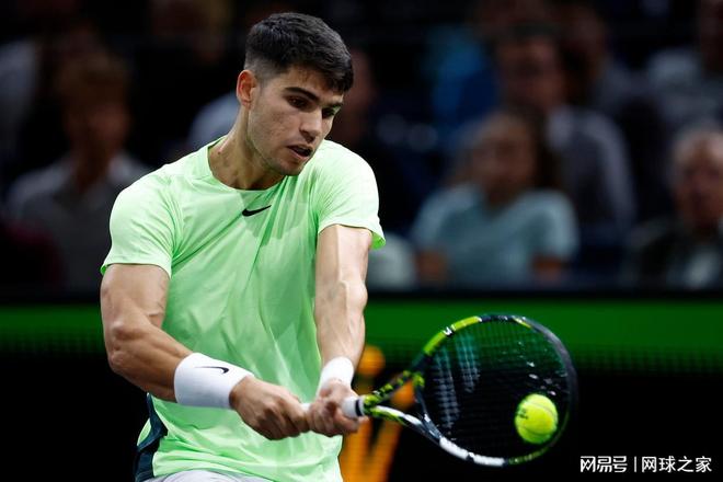 开云体育app-西班牙网球队完胜澳大利亚网球队,穆雷三分雨点燃全场