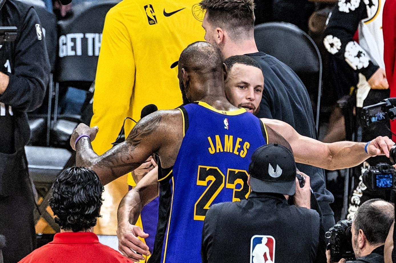 尼克斯翻盘独行侠,詹姆斯惊艳世界的简单介绍 尼克斯翻盘独行侠,詹姆斯惊艳世界的简单介绍