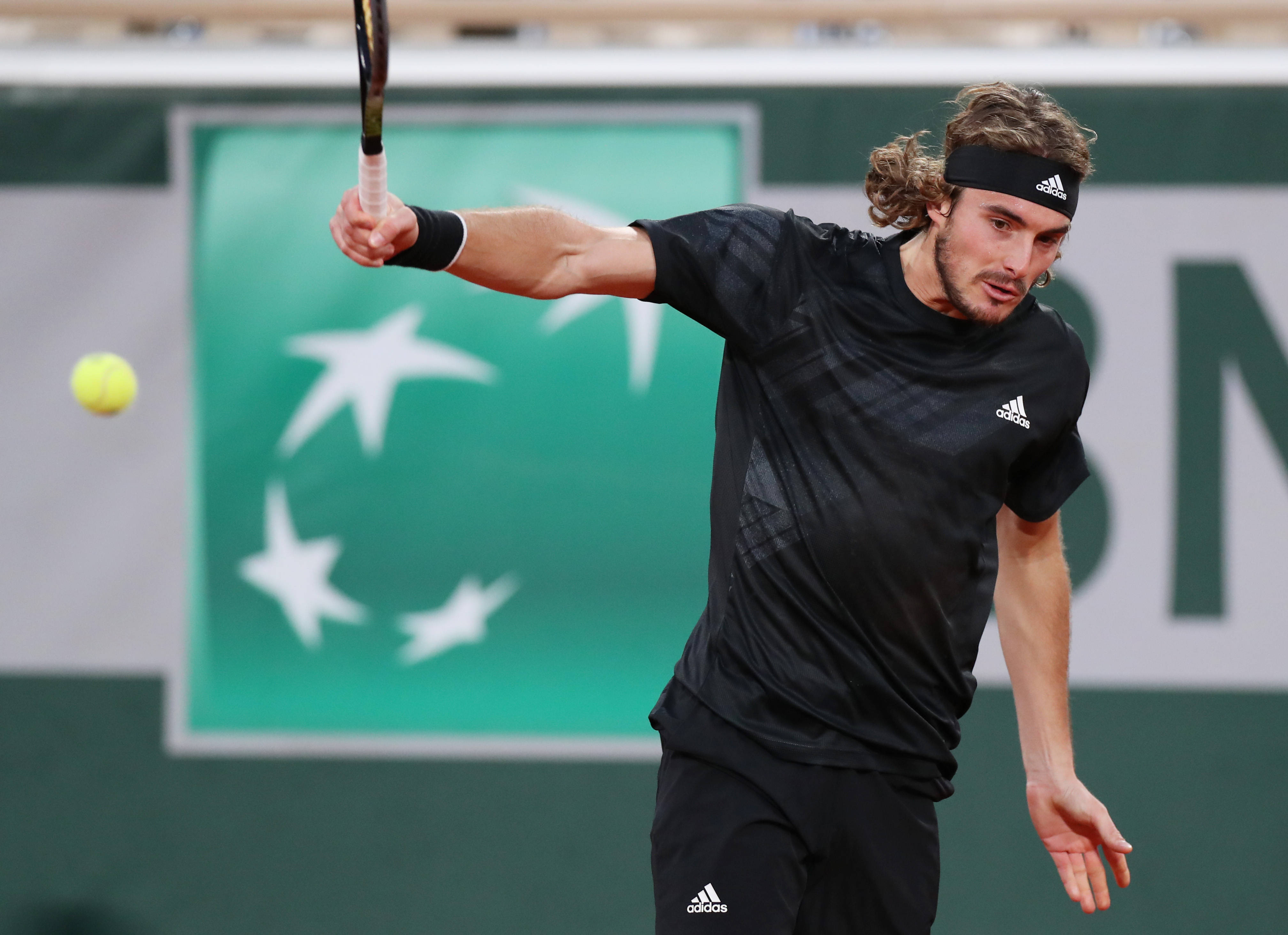 开云APP-法国网球队逆转澳大利亚网球队,西西帕斯高光表现的简单介绍