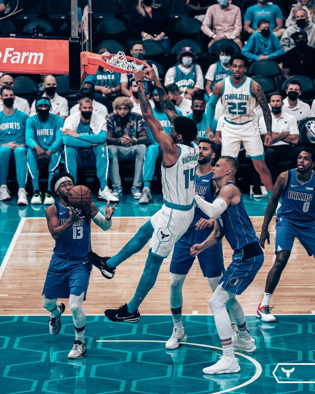 黄蜂队教练组合再次调整战术的简单介绍 黄蜂队教练组合再次调整战术的简单介绍