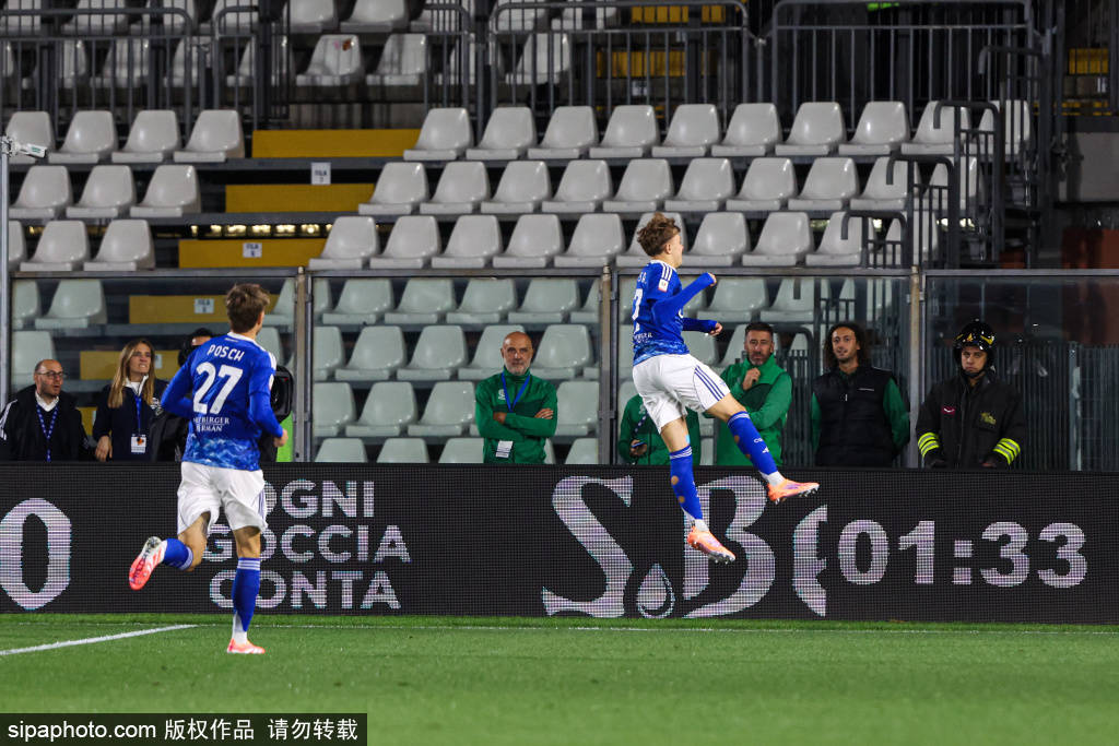 开云体育登录-卢卡库重伤无缘德比战,曼联球迷忧心的简单介绍