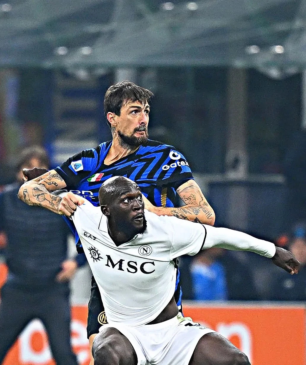 卢卡库重伤无缘德比战,曼联球迷忧心的简单介绍 卢卡库重伤无缘德比战,曼联球迷忧心的简单介绍