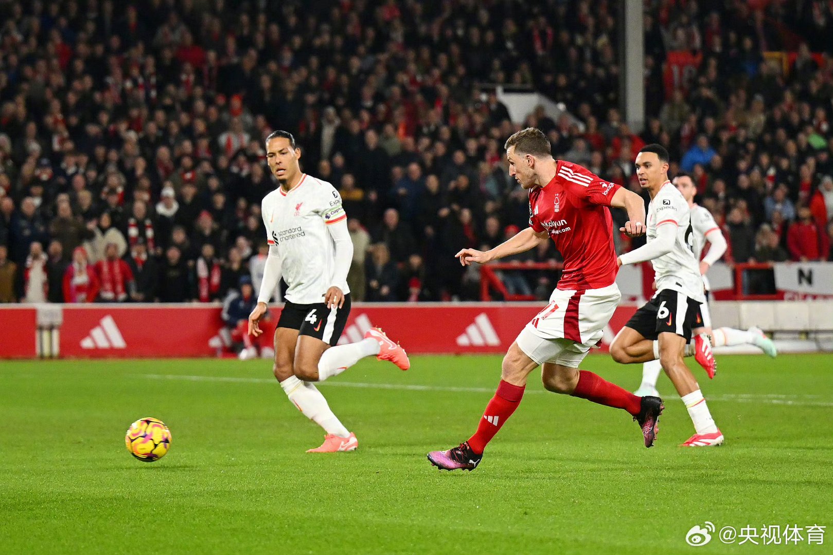 汉诺威96主场不敌对手,绝杀遗憾 汉诺威96主场不敌对手,绝杀遗憾