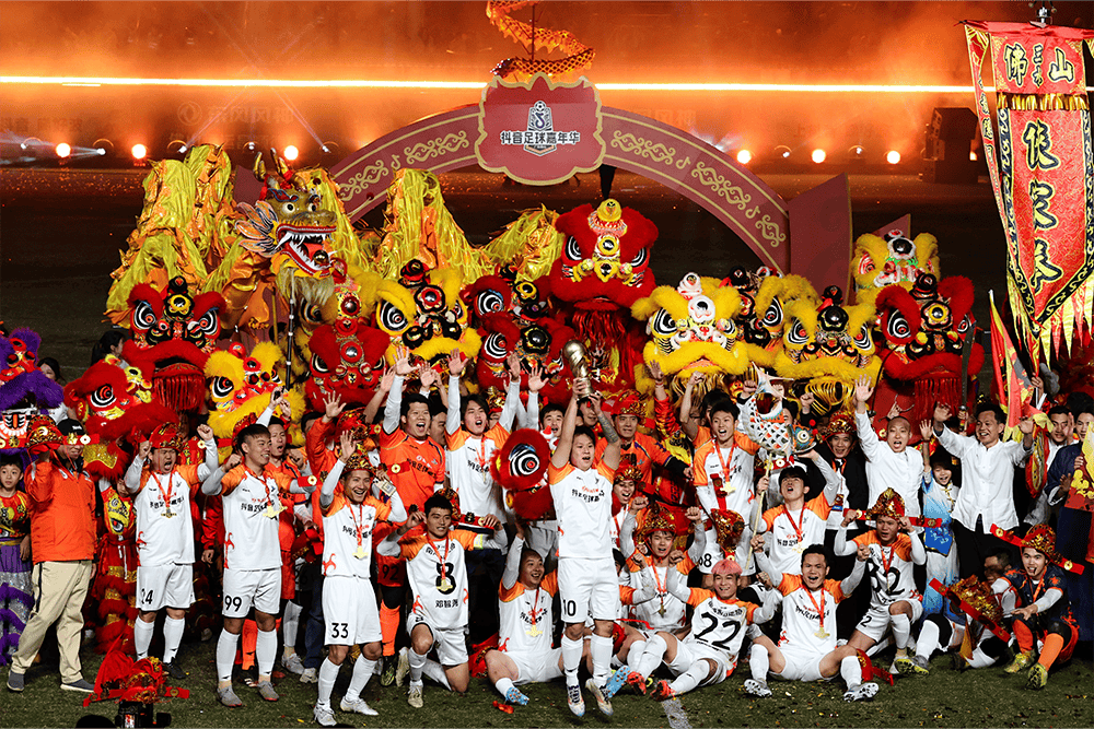 激烈角逐中,亚洲足球赛事现场气氛热烈的简单介绍 激烈角逐中,亚洲足球赛事现场气氛热烈的简单介绍