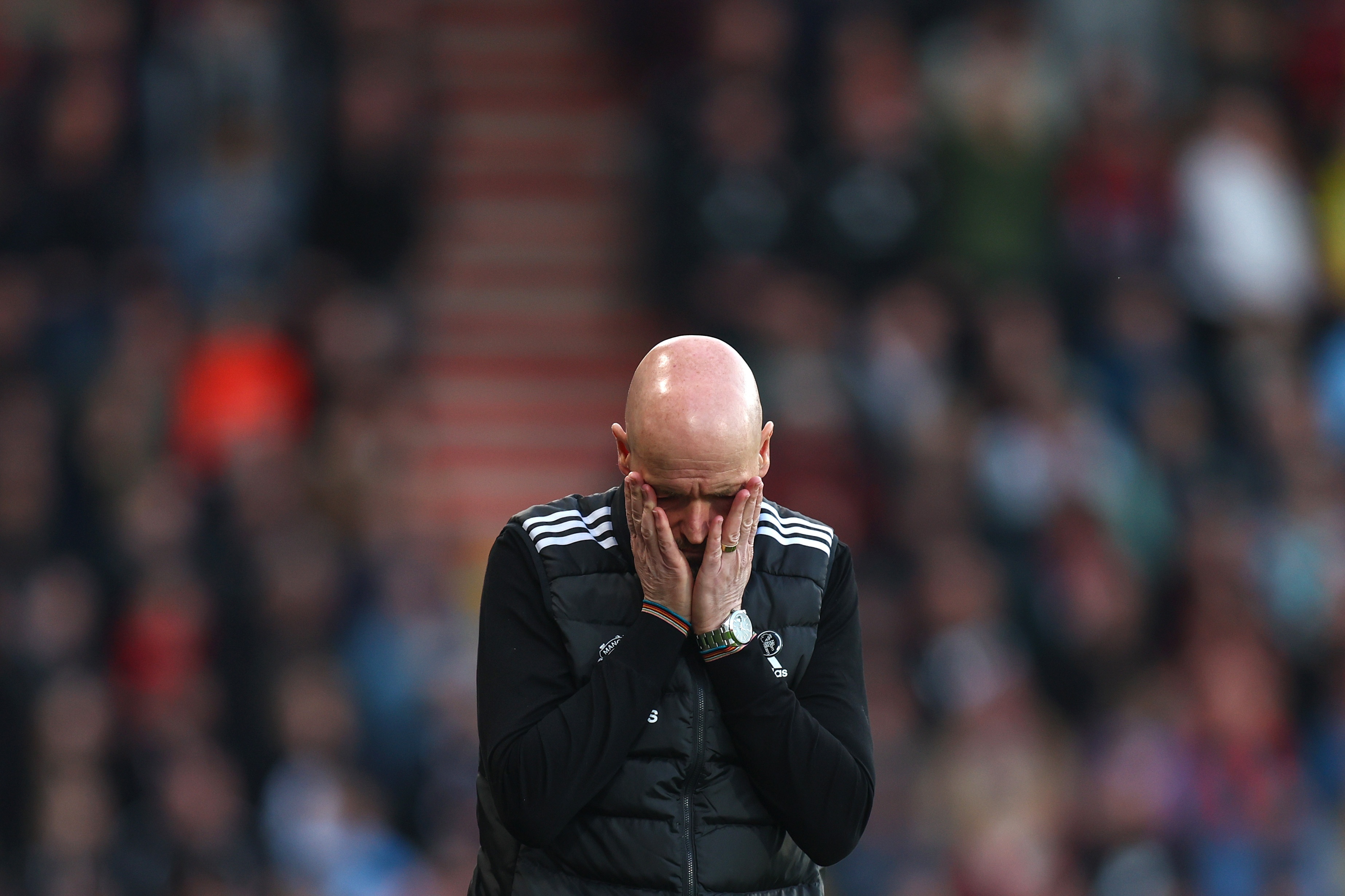 开云官方app入口-包含曼联后卫防线崩溃,失误连连引发负面评价的词条