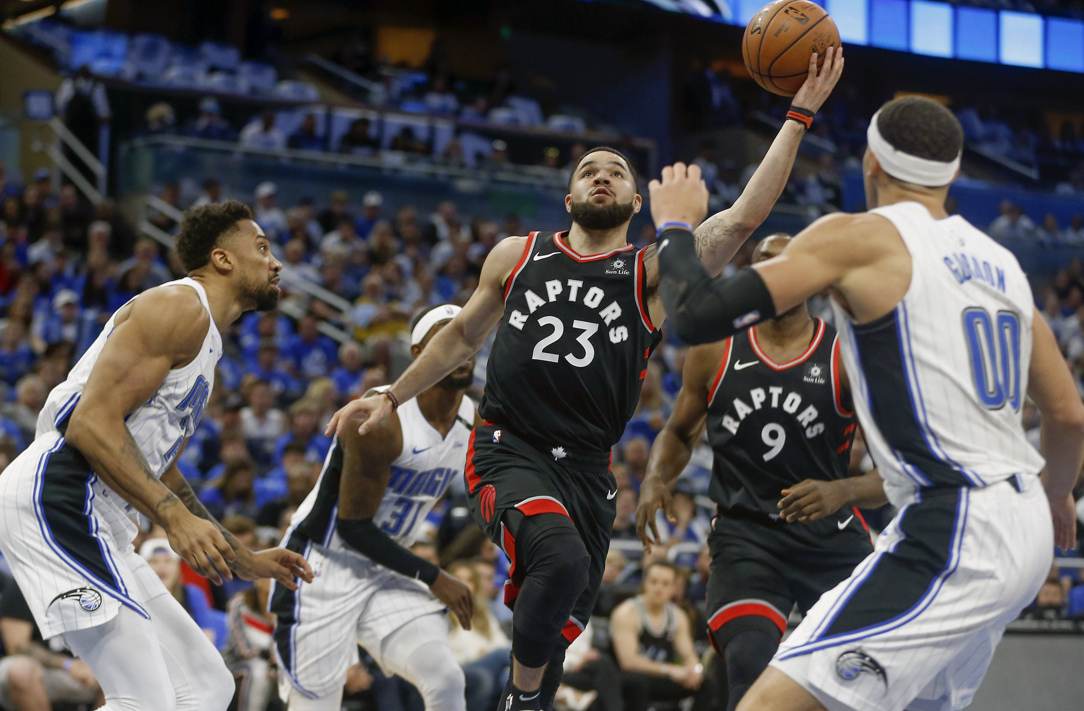 开云体育在线-黄蜂队主场险胜猛龙,球迷欢呼连连的简单介绍