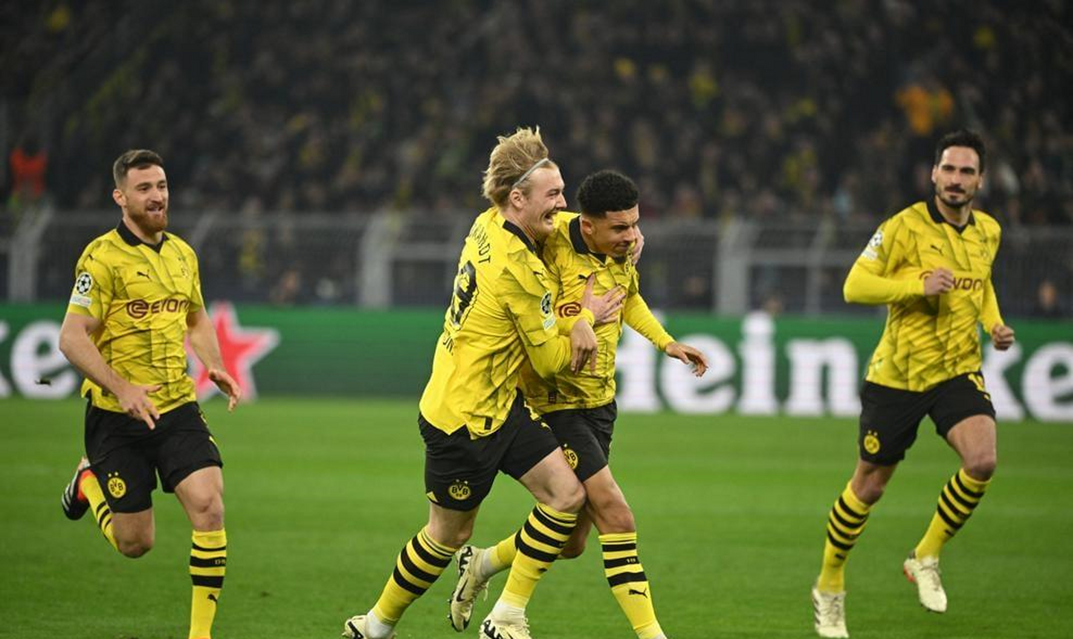 埃因霍温冲劲十足,备战决赛 埃因霍温冲劲十足,备战决赛