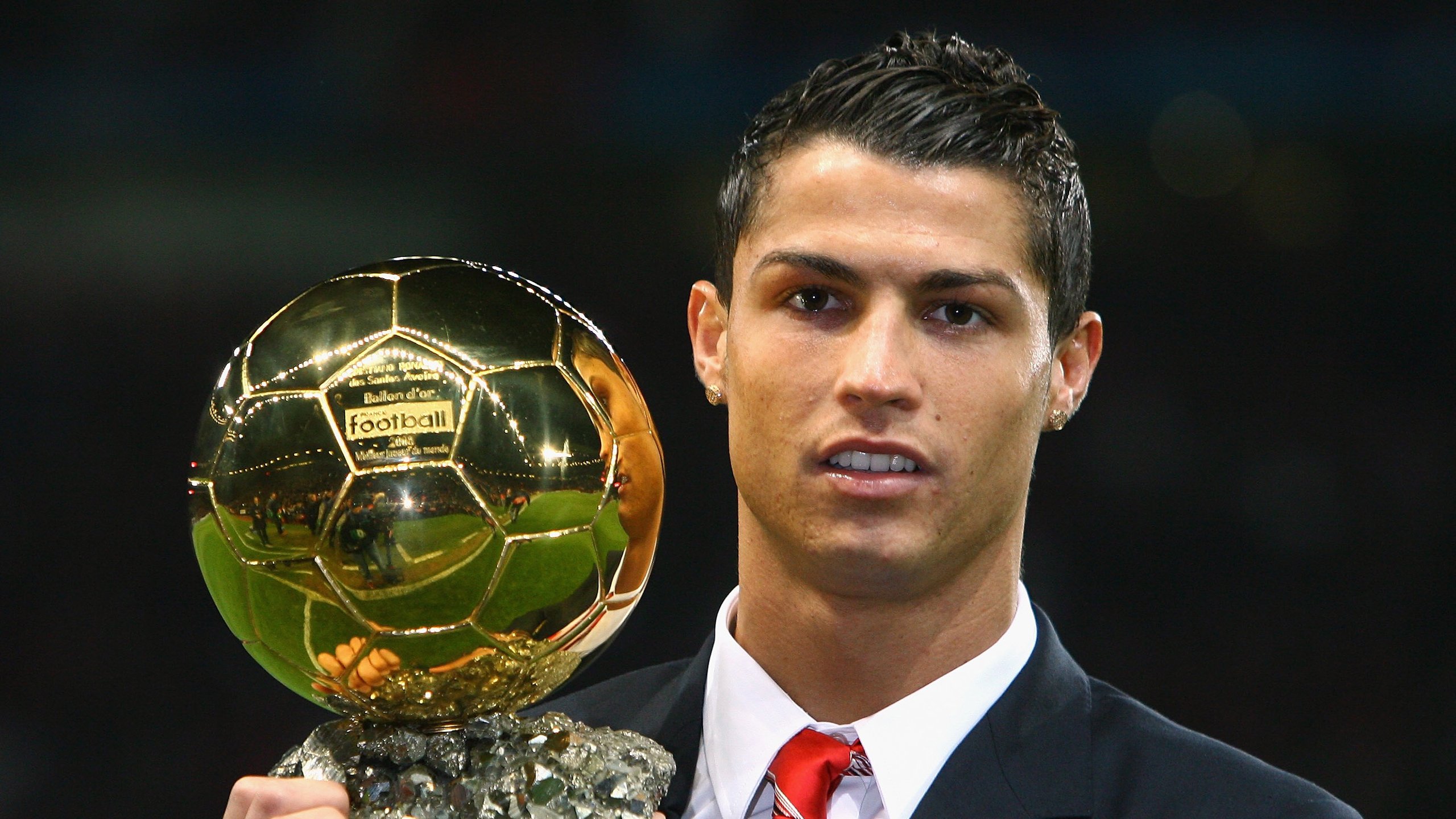 双线狂飙，勒沃库森横扫那不勒斯展现战术革命，姆巴佩状态火热预示新时代格局